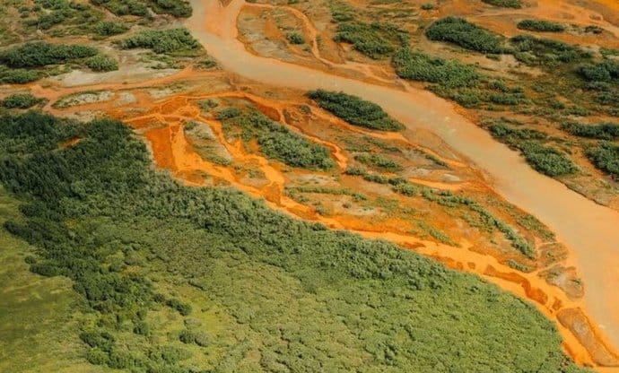 El sorprendente fenómeno de los ríos anaranjados revela un preocupante giro en el Ártico